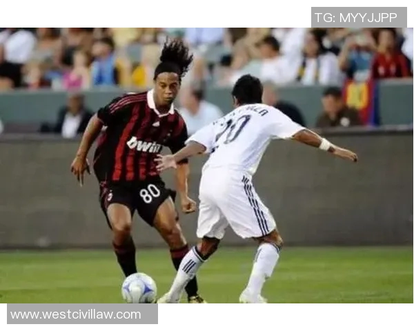 足球界速度慢但过人技巧惊艳的球星盘点与分析